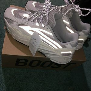 Yeezy 700 static